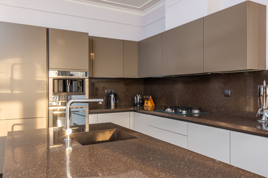 Moderne badkamer met terrazzo in pastelkleuren. Moderne badkamer met terrazzo in pastelkleuren.