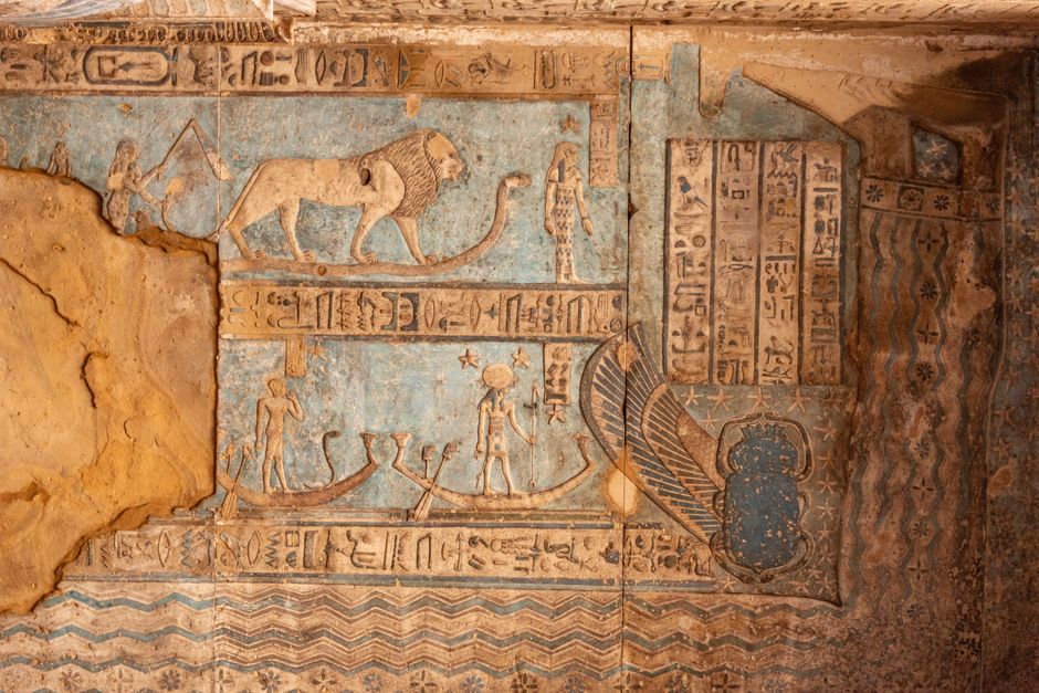 Fotobehang Egypte met kleurrijke hiërogliefen. Fotobehang Egypte met kleurrijke hiërogliefen.